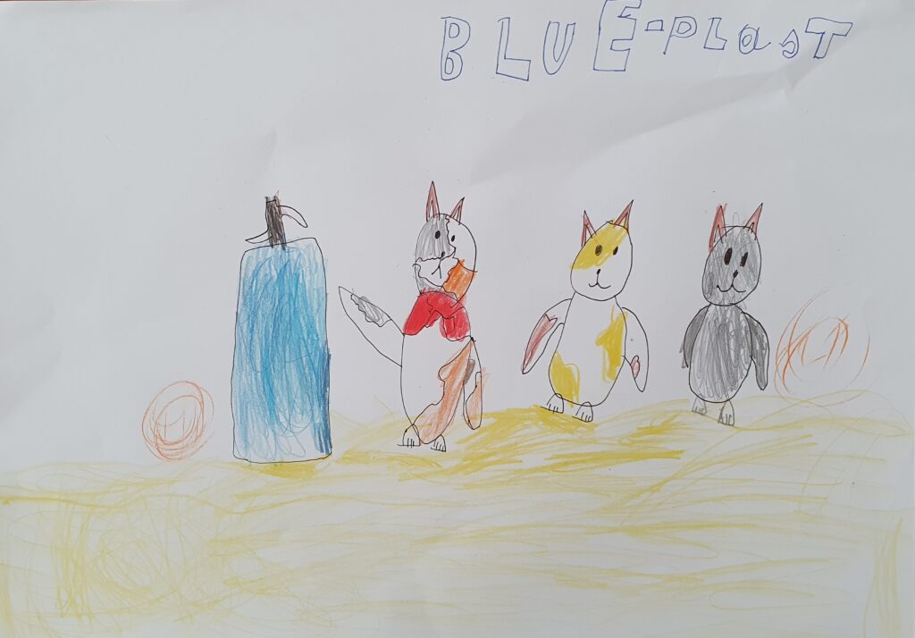 „Trzy koty i butelka wody”.